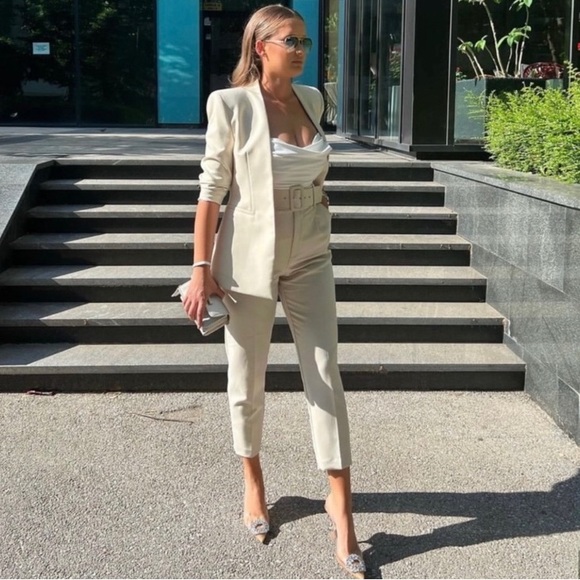 Zara Ecru Colored Inverted Lapel Blazer. NWT. Size Medium. - Picture 5 of 16
